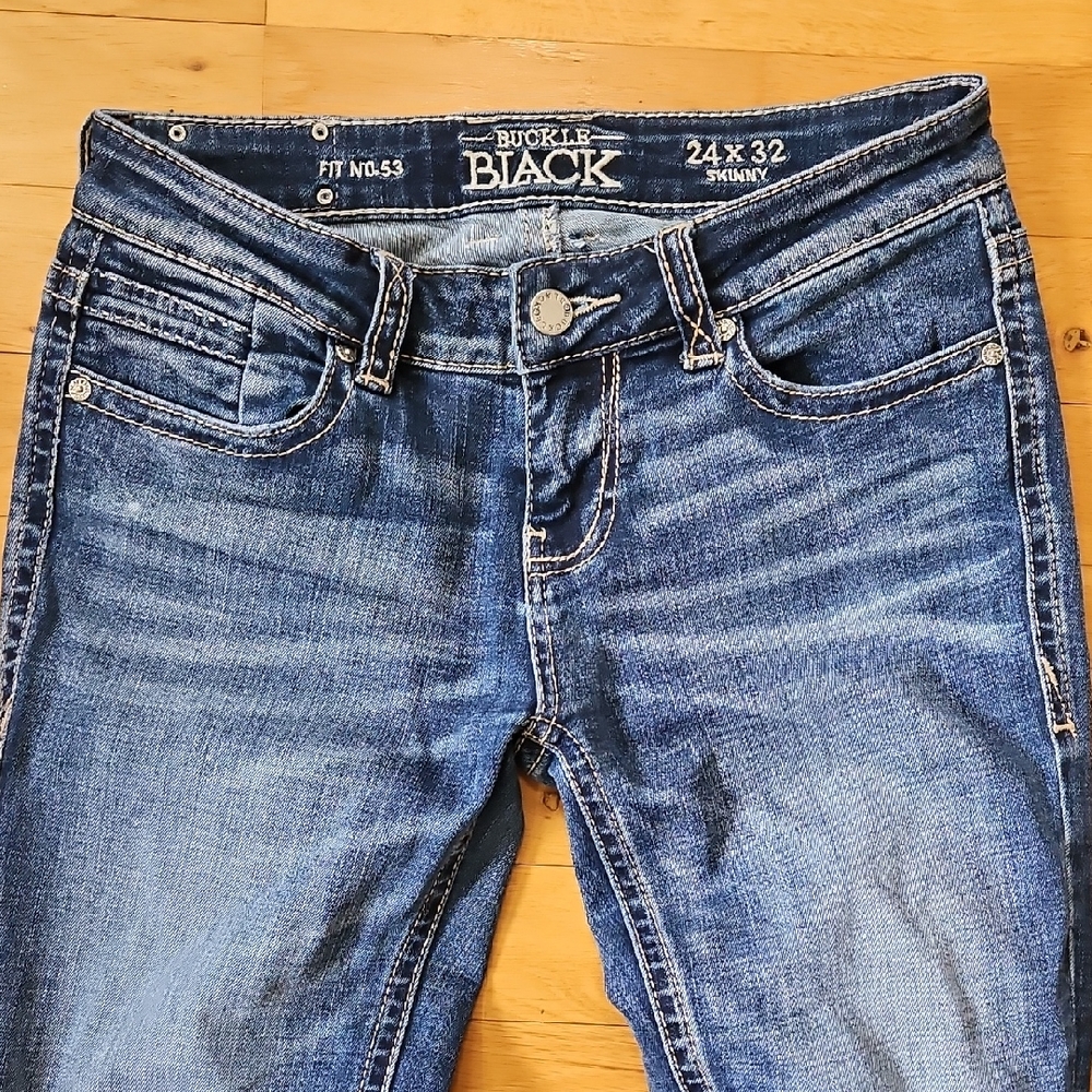 Buckle Black Women's Skinny Jeans - Medium Blue Wash